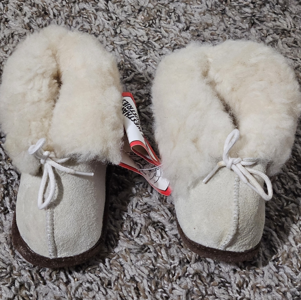 Baby sheepskin boots